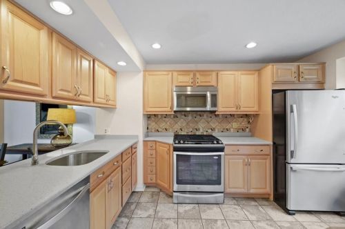 101 Palace Ct, Pittsburgh, PA 15227-4335