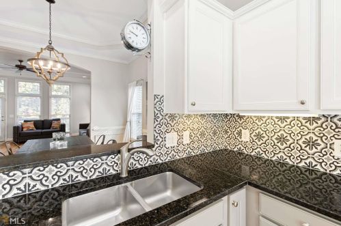 5282 Kershaw Ct, Atlanta GA 30339-6711 exterior