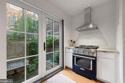 320 Iseminger St, Philadelphia PA  19107-5904 exterior