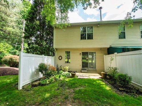 651 Newport Dr, Pittsburgh PA  15235-3226 exterior