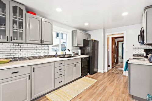 1018 19 Ave, Duluth MN 55806-2111 exterior