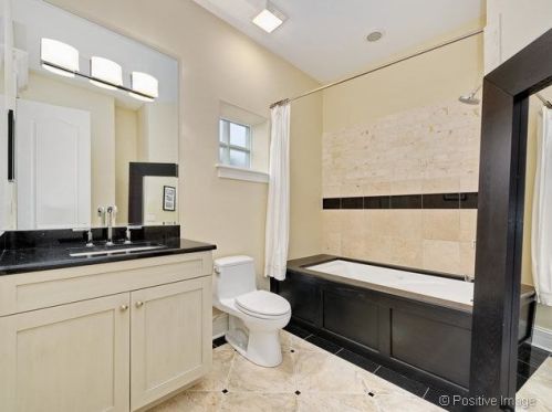 1126 Lill Ave, Chicago IL 60614-2018 exterior