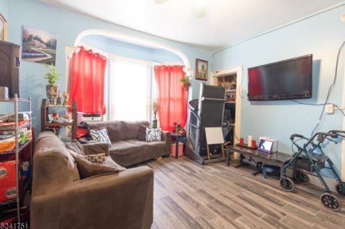 20 Chadwick St, Paterson NJ  07503-3133 exterior