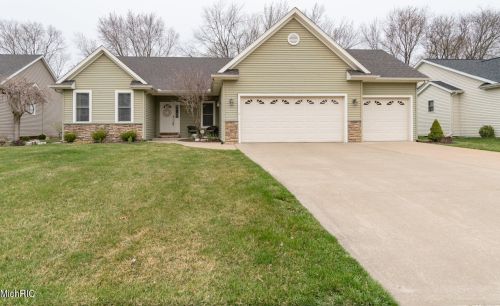 2424 Avalon Woods Dr, Kalamazoo, MI 49024-7738