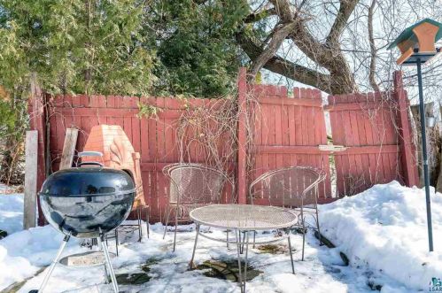 2215 Hoover St, Duluth MN 55811-3013 exterior