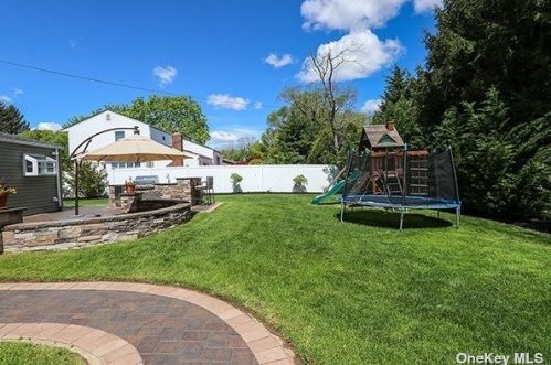 9 Sagamore Ln, Huntington Station NY exterior