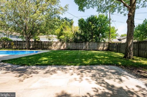 2310 Candlewood Dr, Alexandria VA exterior