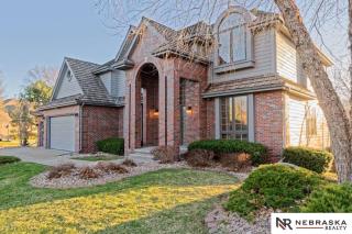 345 166th St, Omaha, NE 68118-2619