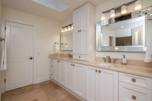 4949 Bayshore Blvd, Tampa FL 33611-3851 exterior