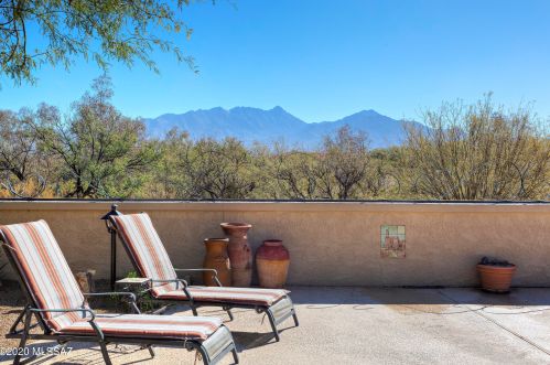 1021 Msn Twin Buttes Rd, Green Valley AZ 85622-8320 exterior