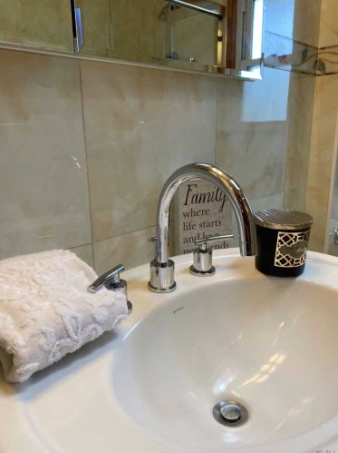 797 Corona Ave, Valley Stream NY 11580-4348 exterior