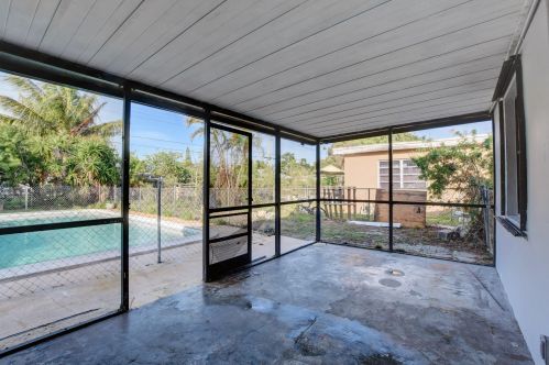 113 Atlantic Dr, Boynton Beach FL 33435-1612 exterior