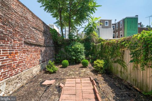 2645 Emerald St, Philadelphia PA 19134-2033 exterior