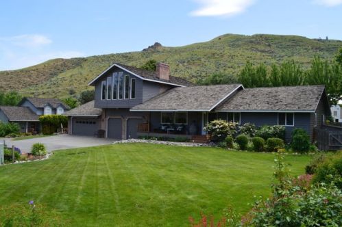 2025 Skyline Dr, Wenatchee, WA 98801-2380