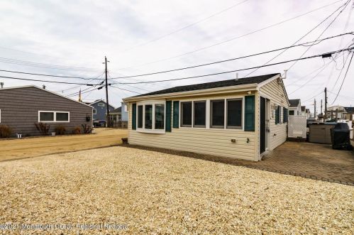31 Penguin Way, Lavallette NJ  08735-1318 exterior