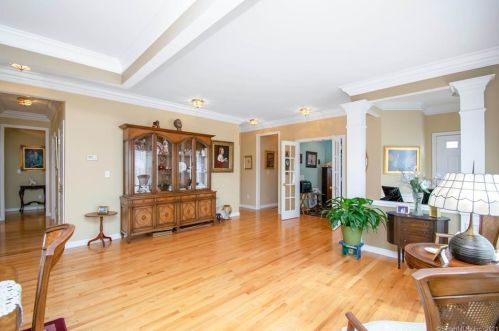 186 Country Club Dr, Seymour CT 06478-1196 exterior