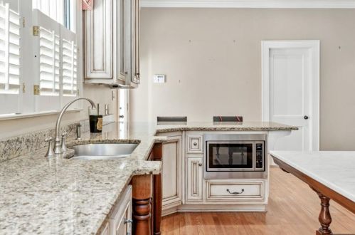 965 Grn St Cir, Gainesville GA 30501-2204 exterior