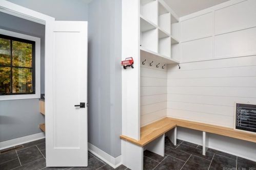 232 Bayberry Ln, Westport CT 06880-4033 exterior