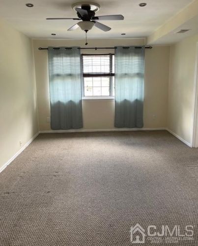 51 College Dr, Edison NJ 08817-5951 exterior