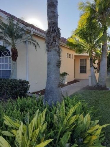 615 Andros Cir, Fort Pierce, FL 34986-3453