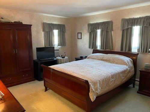 4 Dolly Dr, Commack NY 11725-2305 exterior