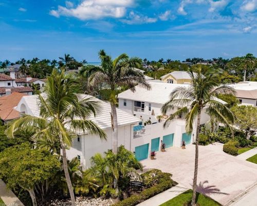 390 2nd St, Naples, FL 34117-9337