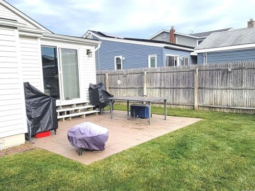 44 Tameling Ave, Babylon NY 11702-3607 exterior