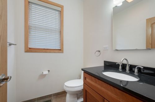 2712 Bryn Mawr Ave, Chicago IL 60659-4414 exterior