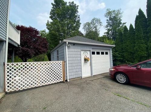 305 Hillside Ave, Torrington CT 06790-5523 exterior