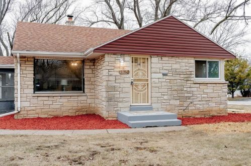 9504 Palmetto Ave, Milwaukee WI  53222-1558 exterior