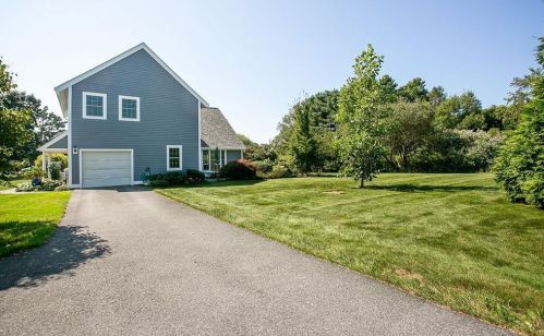 403 Corey Ln, Middletown, RI 02842-5664