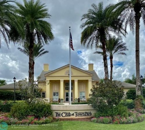 12049 Knightsbridge Ln, Fort Pierce FL 34987-2731 exterior