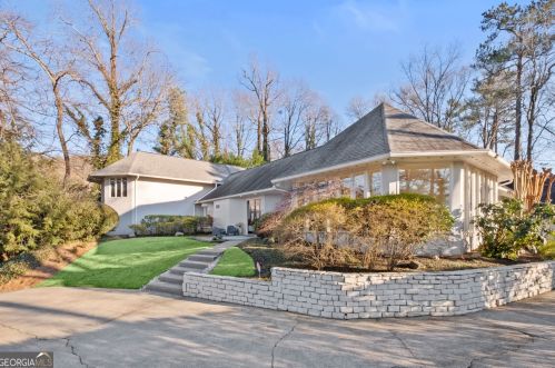 30 Chevaux Ct, Atlanta GA  30342-1944 exterior