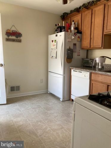 24 Coolidge Ave, Trenton NJ 08648-3713 exterior