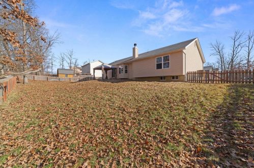 170 Village Circle Dr, Winfield MO 63389-2051 exterior