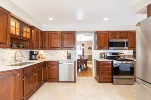 138 Sunset Dr, Pittsburgh PA 15228-2550 exterior