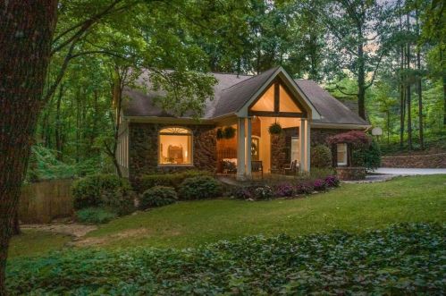 5040 Hidden Branches Dr, Atlanta, GA 30338-3910