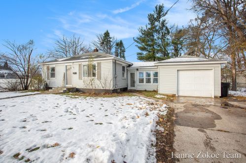 131 44th St, Grand Rapids, MI 49548-4321