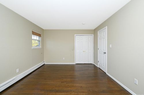 2 Gehrig St, Commack NY 11725-2006 exterior