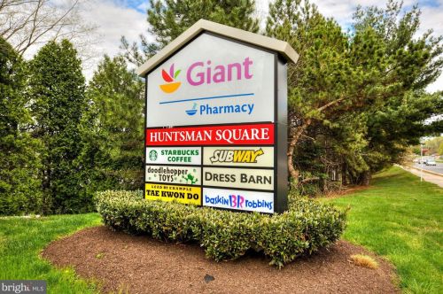 7403 Erska Woods Ct, Springfield VA 22153-2002 exterior