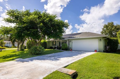 2326 Abalon Cir, Fort Pierce, FL 34953-5718