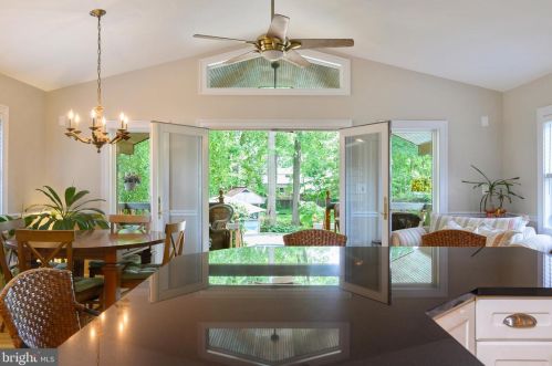 1803 Cool Spg Dr, Alexandria VA 22308-1630 exterior