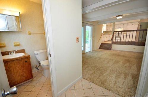 51 Lincoln Way, Windsor CT 06095-3545 exterior