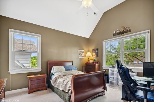 695 Mitchell Ave, Elmhurst IL 60126-4855 exterior