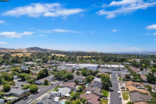 1519 Heartwood Dr, Concord CA 94521-1939 exterior