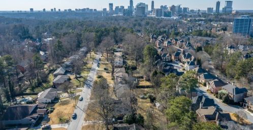 1152 Lynmoor Dr, Atlanta GA 30319-4126 exterior