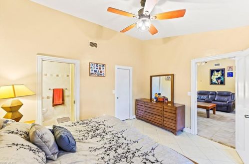 580 16 St, Naples FL 34117-9420 exterior