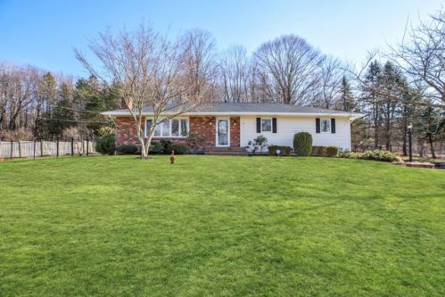 4 Lawrence Rd, Dover, NJ 07869-3106