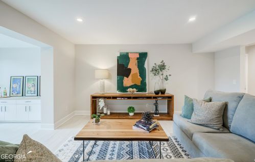 25 Chaumont Sq, Atlanta GA  30327-1088 exterior