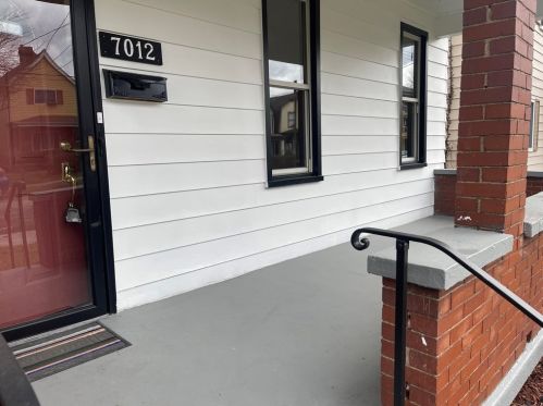 7012 Blackhawk St, Pittsburgh PA  15218-2322 exterior